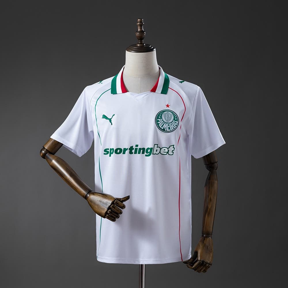 Camisa branca do Palmeiras com gola verde e vermelha