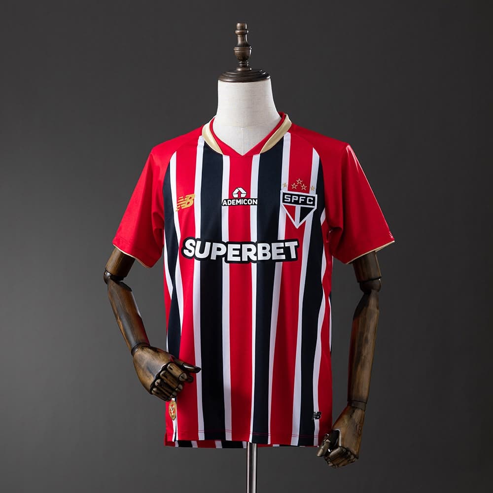 Camisa listrada do São Paulo em vermelho, preto e branco